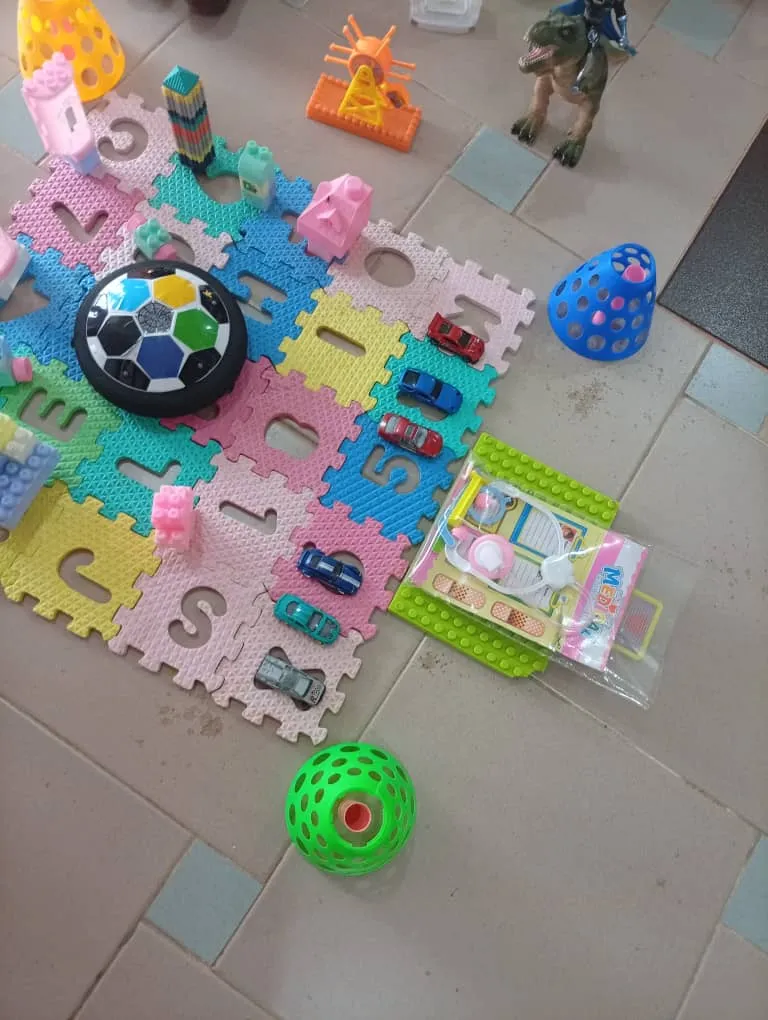 Coin jeux – Tapis alphabet et figurines